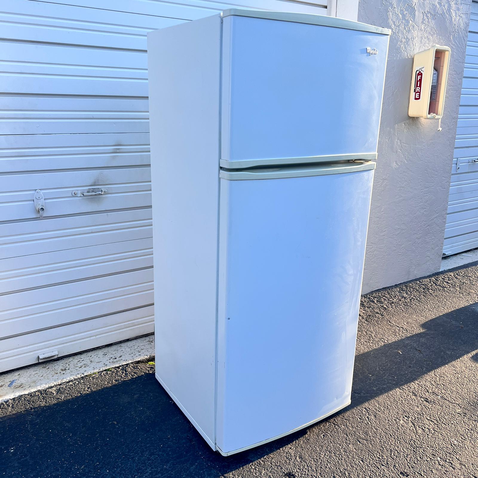 Whirlpool Top and Bottom Refrigerator Whirlpool Top and Bottom Refrigerator